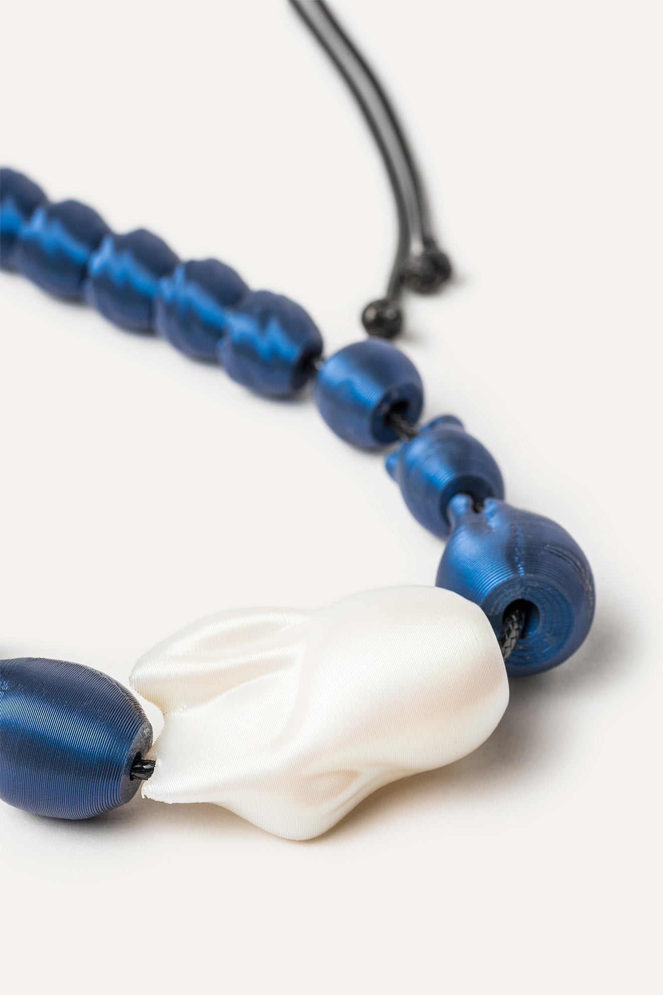 Blue Beads Vegan Necklace 3d detail 