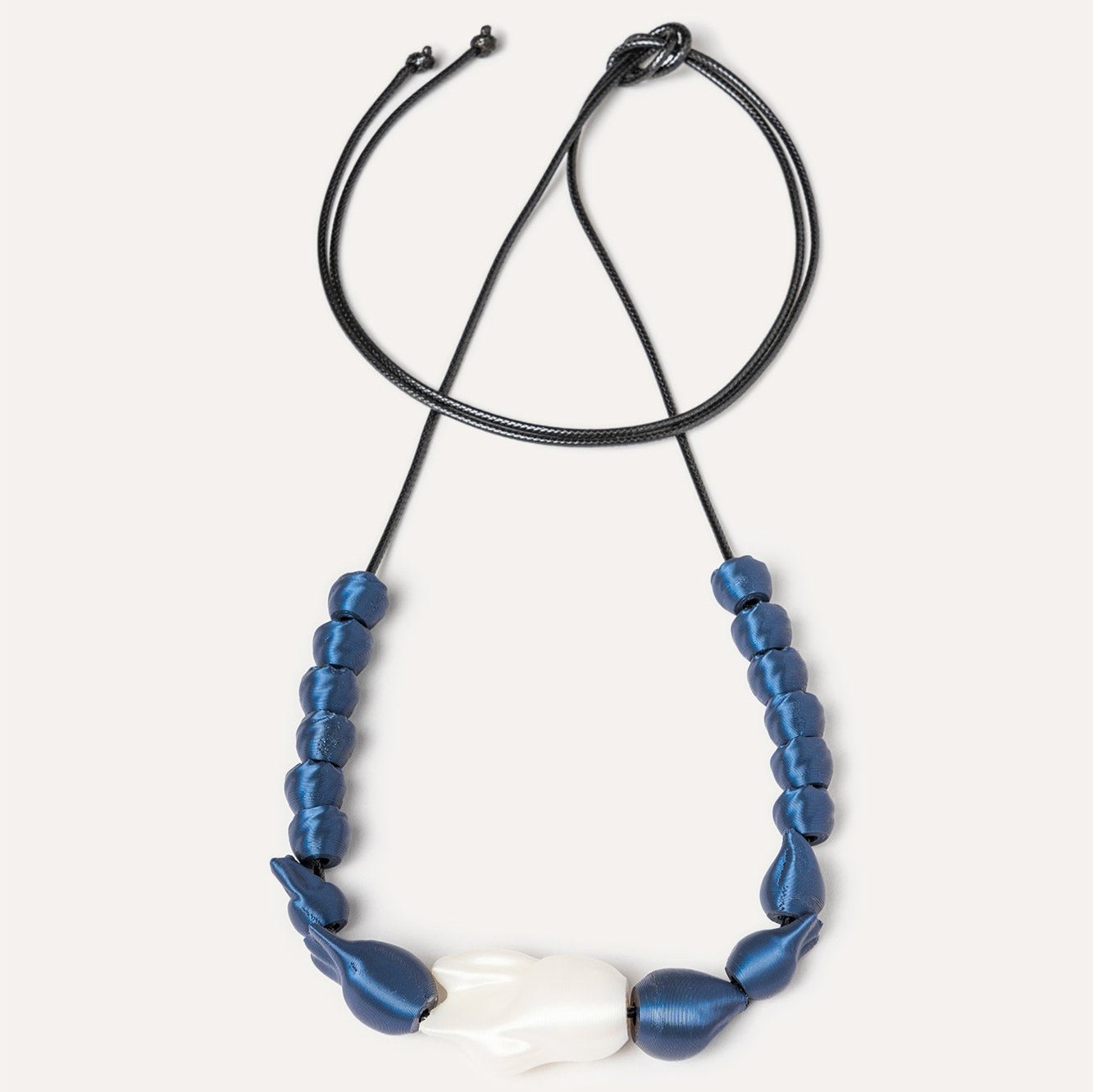 Blue beads Vegan necklace 3d