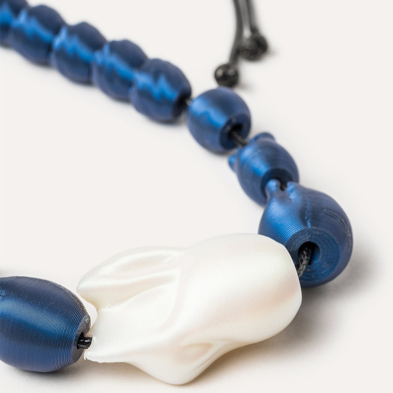 Blue Beads Vegan Necklace 3d detail 